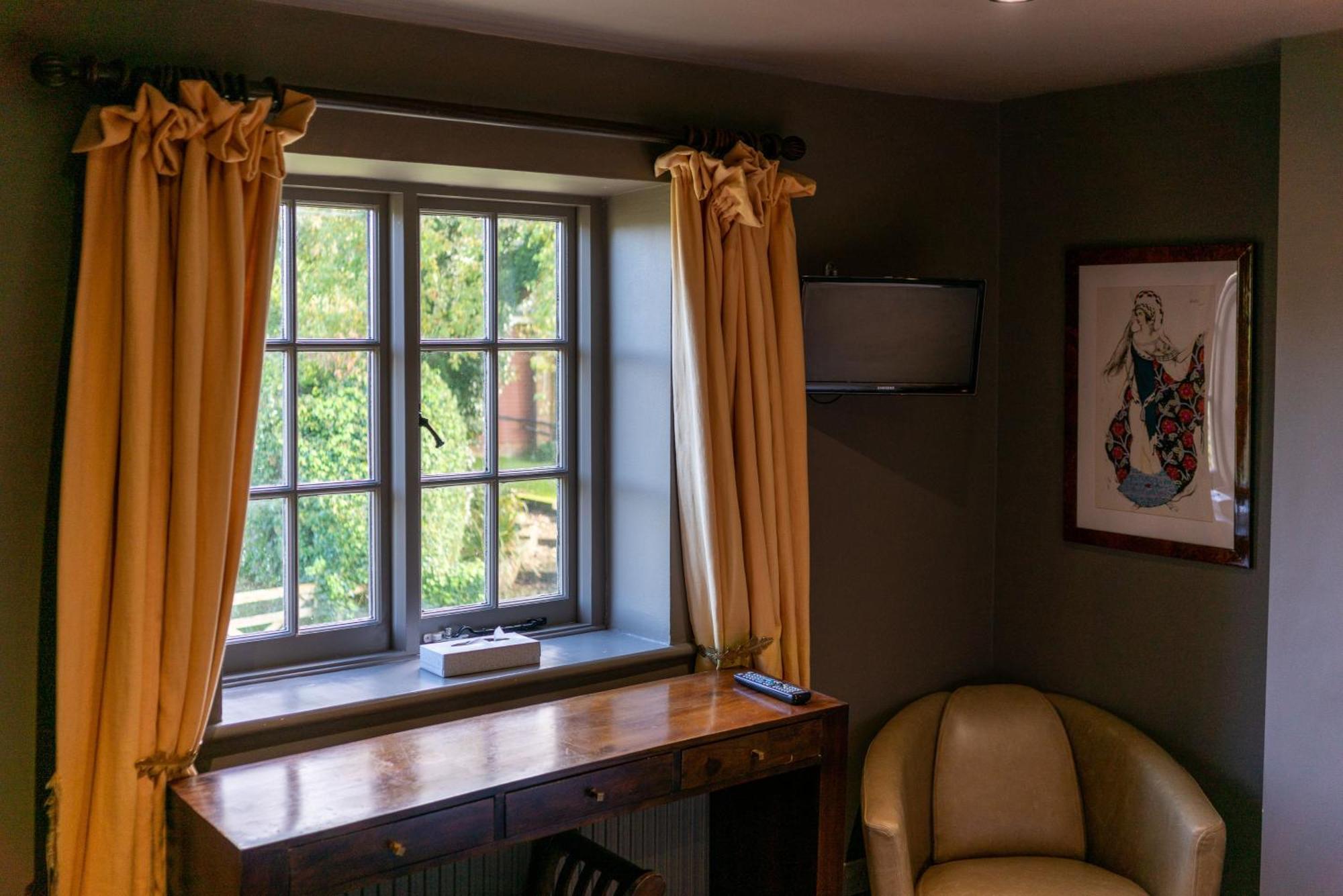 The Royal Oak Inn Chichester Ngoại thất bức ảnh
